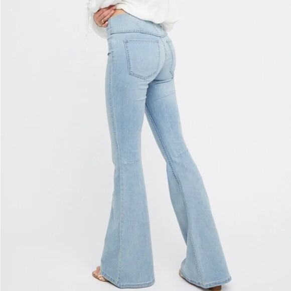 FREE PEOPLE Penny Pull-On Flare Jeans Light Wash Blue Sz 27 $98 {3X52}